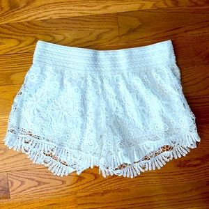 White Lace Elastic Waist shorts